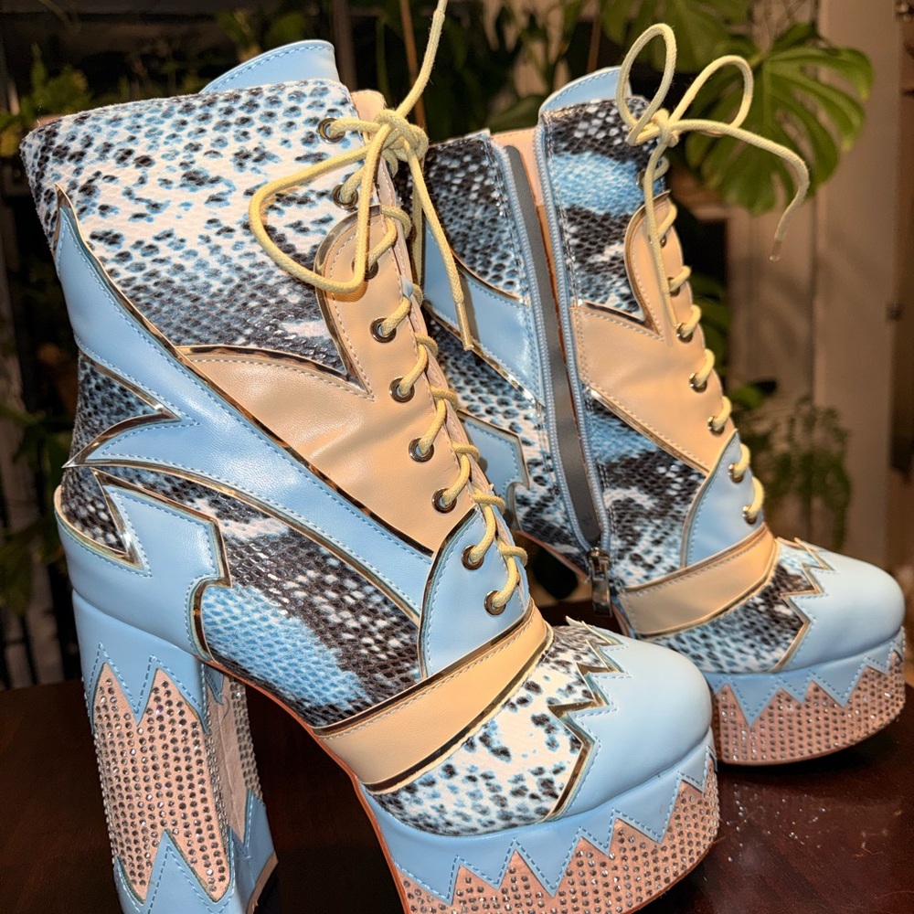 New Azalea Wang Blue Snake Print Platform